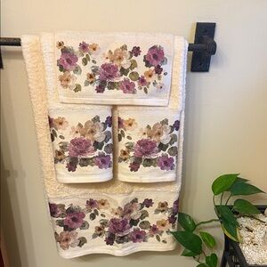 Floral Embroidered Cream Bath Towel Set with Plum Accents